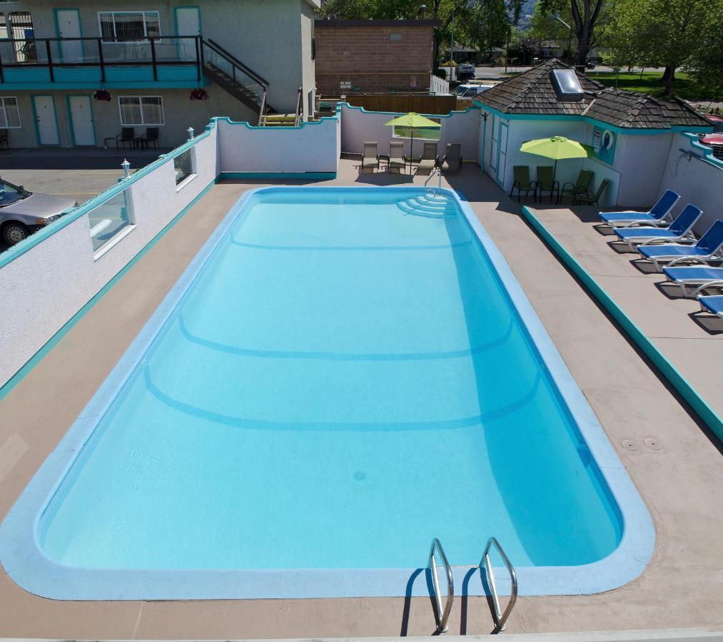 Tiki Shores Inn & Suites Penticton Exterior foto